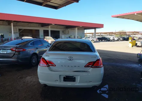 2005 Toyota Avalon Limited z USA, uszkodzony, nr VIN 4T1BK36B95U057628